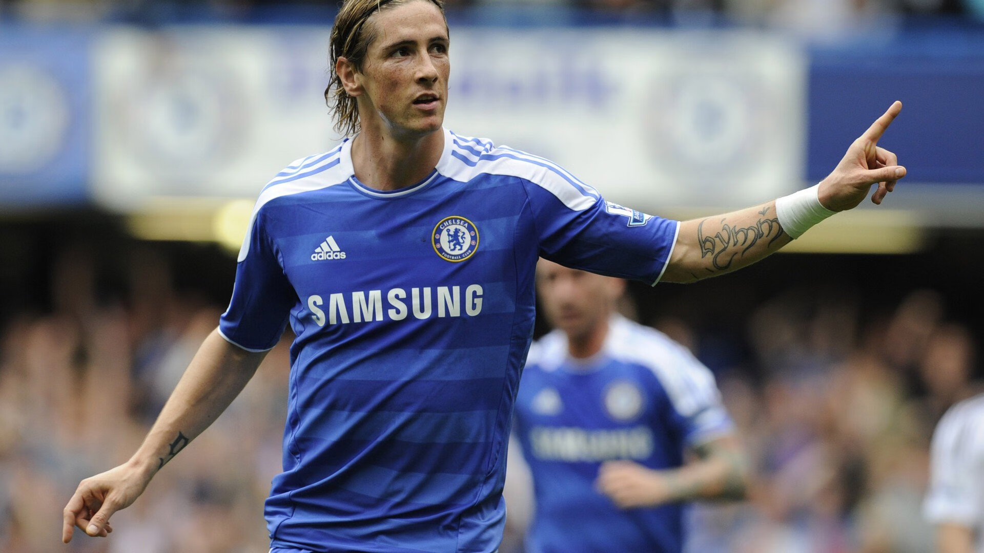 【罚分揭秘】裁判如何快速判断犯规点，确保比赛流畅，裁判的犯规手势