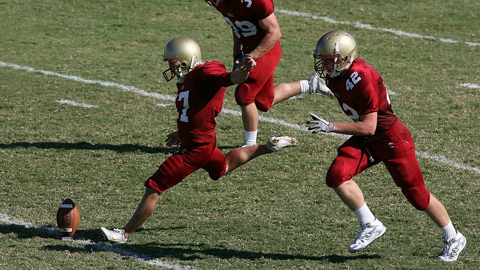 西甲：皇马在主场3-0完胜巴萨，榜首之争白热化，西甲皇马3_1巴萨
