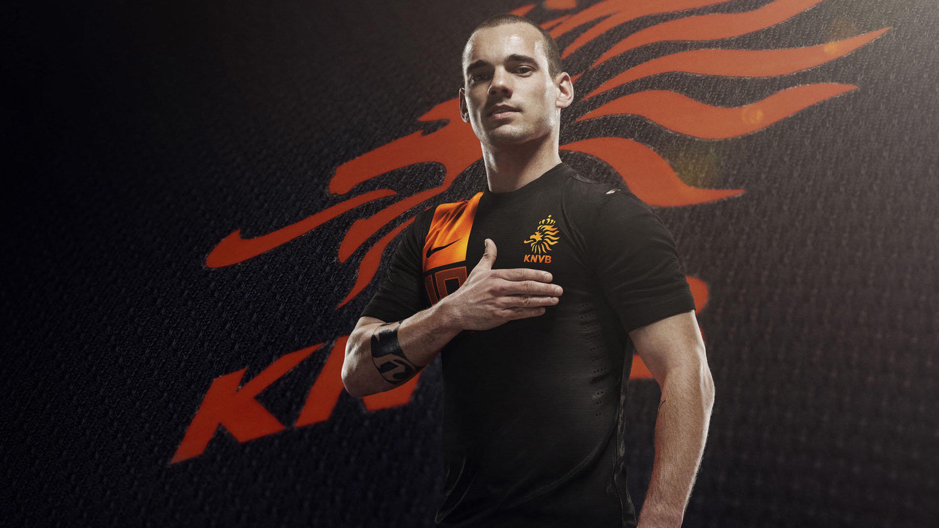 足球球员媒介素养培训课程全面铺开，足球培训宣传页